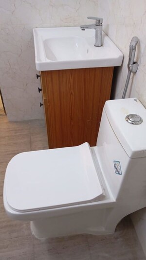 Furnished Amenities in 3 BHK Apartment at Parsvnath Gardenia, Sector 61 – for Rent