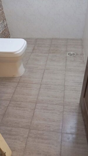 Bathroom in 3 BHK Apartment at Parsvnath Gardenia, Sector 61 – for Rent