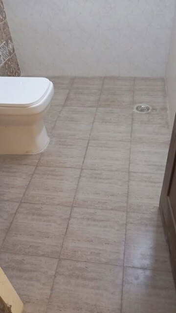 Bathroom in 3 BHK Apartment at Parsvnath Gardenia, Sector 61 – for Rent