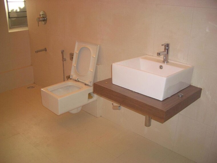 Bathroom, connaught-mansion 3 Bedroom 2300 Sq.Ft. Apartment In Colaba Mumbai 9932633