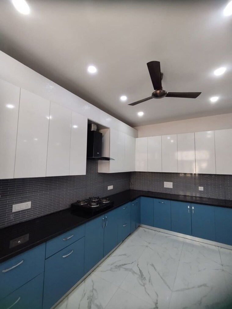 Kitchen, sushant lok iii 3 Bedroom 240 Sq.Yd. Builder Floor In Sushant Lok Iii Gurgaon 9932643