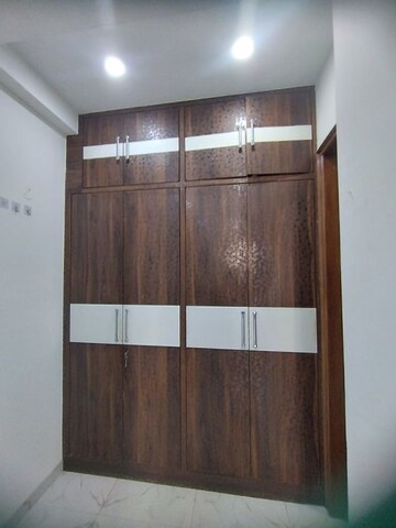 Furnished Amenities in 3 BHK Builder Floor at Sushant Lok Iii – for Rent