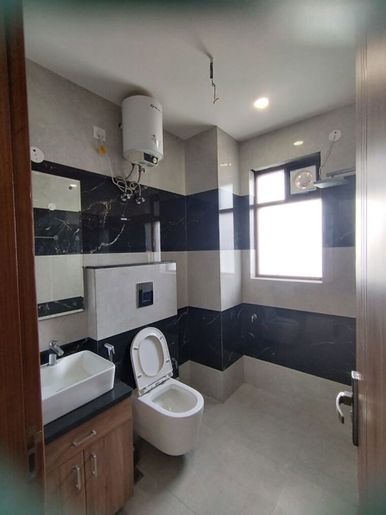 Kitchen, sushant lok iii 3 Bedroom 240 Sq.Yd. Builder Floor In Sushant Lok Iii Gurgaon 9932643