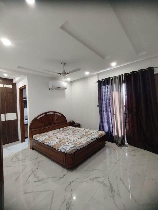 3 BHK + Servant Room Builder Floor For Rent in Sushant Lok III