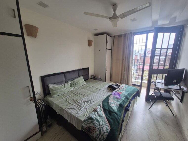 Bedroom, green park 3 Bedroom 270 Sq.Yd. Apartment In Green Park Delhi 9932649