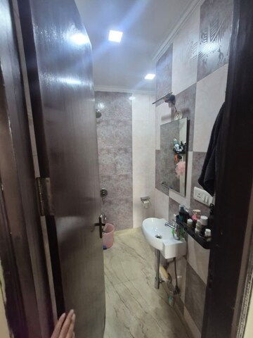 Bathroom in 3 BHK Apartment at Green Park – for Rent