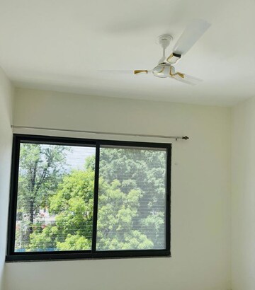 Room in 2 BHK Apartment at Kumar Palmsprings, Undri – for Sale