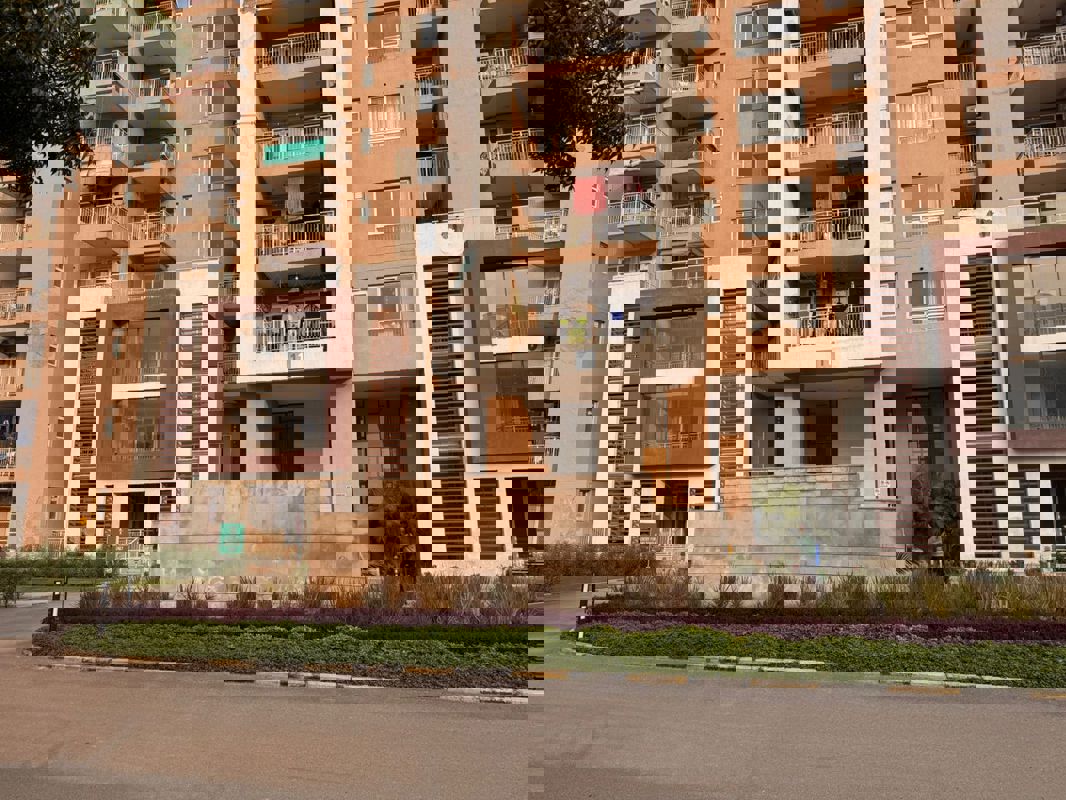 3.5 BHK + Servant Room 1900 Sq.Ft. Apartment in Emaar Palm Gardens