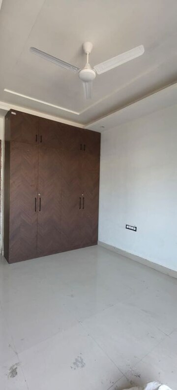 Room in 2 BHK Builder Floor at Ansal Plaza Sector-23, Sector 23 – for Rent