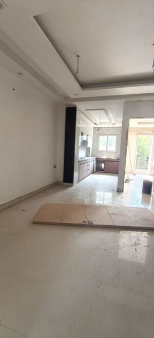 Room in 2 BHK Builder Floor at Ansal Plaza Sector-23, Sector 23 – for Rent