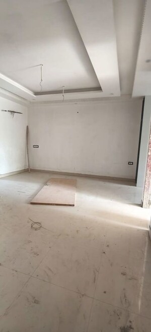 Room in 2 BHK Builder Floor at Ansal Plaza Sector-23, Sector 23 – for Rent