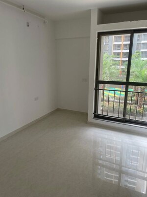 Room in 3 BHK Apartment at Pride World City Wellington, Charholi Budruk – for Rent