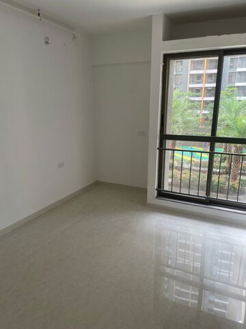 Room in 3 BHK Apartment at Pride World City Wellington, Charholi Budruk – for Rent