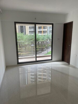 Room in 3 BHK Apartment at Pride World City Wellington, Charholi Budruk – for Rent