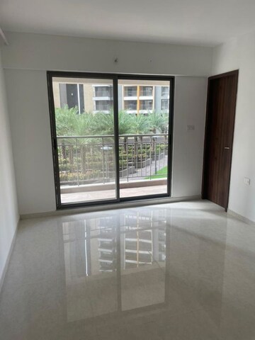 Room in 3 BHK Apartment at Pride World City Wellington, Charholi Budruk – for Rent