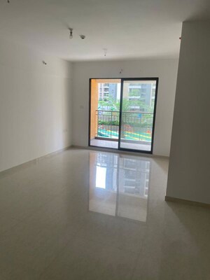 Room in 3 BHK Apartment at Pride World City Wellington, Charholi Budruk – for Rent