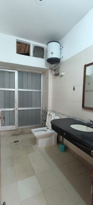 Furnished Amenities in 2.5 BHK Builder Floor at Ansal Plaza Sector-23, Sector 23 – for Rent