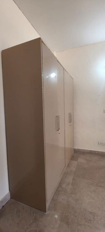 Building Lobby in 2.5 BHK Builder Floor at Ansal Plaza Sector-23, Sector 23 – for Rent