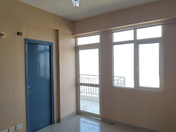 Room in 2 BHK Apartment at Suncity Avenue 76, Sector 76 – for Sale