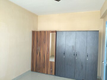 Room in 2 BHK Apartment at Suncity Avenue 76, Sector 76 – for Sale