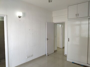 Room in 2 BHK Apartment at Suncity Avenue 76, Sector 76 – for Sale