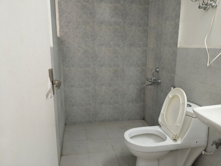 Bathroom, suncity-avenue-76 2 Bedroom 626 Sq.Ft. Apartment In Sector 76 Gurgaon 9932736