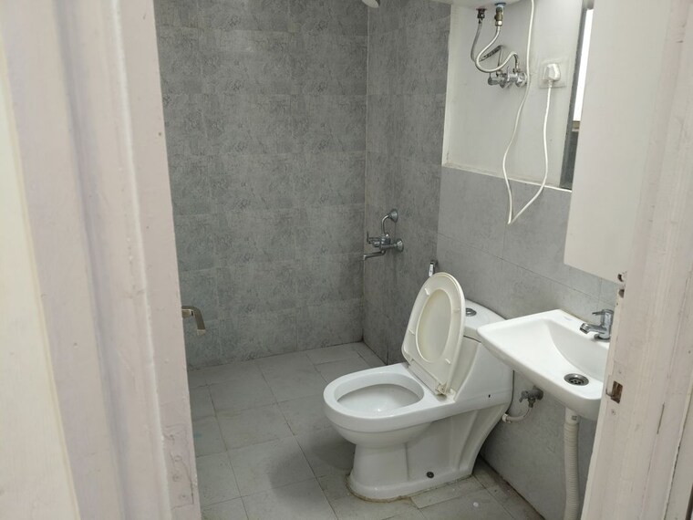 Bathroom, suncity-avenue-76 2 Bedroom 626 Sq.Ft. Apartment In Sector 76 Gurgaon 9932736