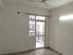 Room in 2 BHK Apartment at Suncity Avenue 76, Sector 76 – for Sale