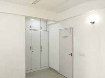 Room in 2 BHK Apartment at Suncity Avenue 76, Sector 76 – for Sale