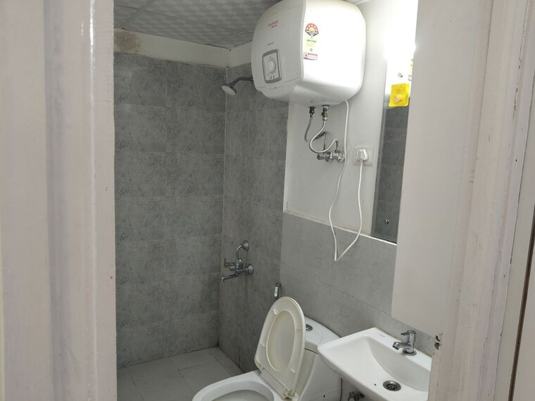 Bathroom, suncity-avenue-76 2 Bedroom 626 Sq.Ft. Apartment In Sector 76 Gurgaon 9932736