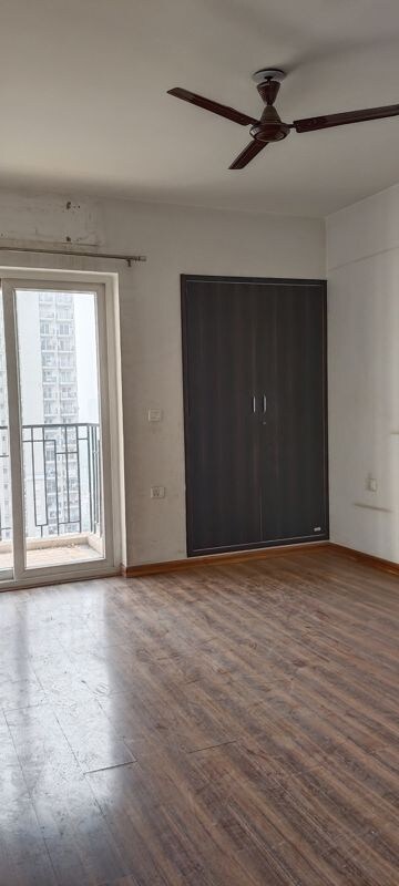 Room in 3 BHK Apartment at ATS Dolce, Zeta I Greater Noida – for Sale