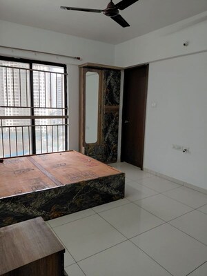 Room in 3 BHK Apartment at Pride World City Kingsbury, Charholi Budruk – for Rent