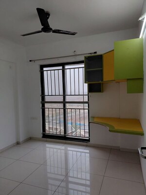 Room in 3 BHK Apartment at Pride World City Kingsbury, Charholi Budruk – for Rent