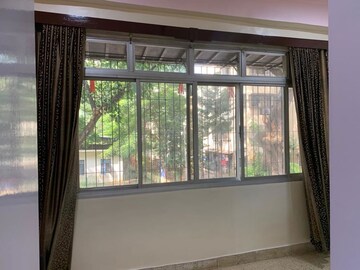 Room in 1.5 BHK Apartment at Adarsh Nagar CHS Worli, Worli – for Rent