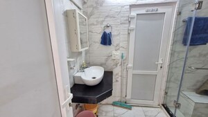Bathroom in 1 RK Builder Floor at Lajpat Nagar ii – for Rent