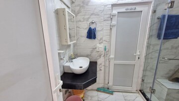 Bathroom in 1 RK Builder Floor at Lajpat Nagar ii – for Rent