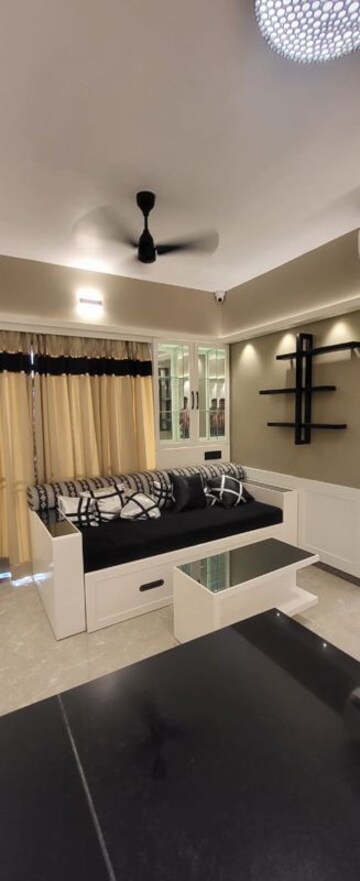 Team Area in 2 BHK Apartment at Piramal Vaikunth, Balkum Pada – for Rent