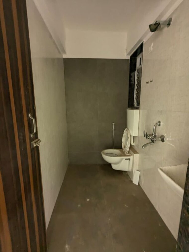 Bathroom, dharti-presidio 2 Bedroom 555 Sq.Ft. Apartment In Malad West Mumbai 9932845