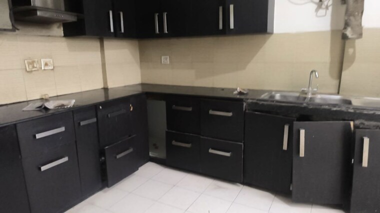 Kitchen, bptp-park-grandeura 3.5 Bedroom 2032 Sq.Ft. Apartment In Sector 82 Faridabad 9932868