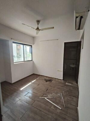 Room in 1.5 BHK Apartment at Lodha Lakeshore Greens, Dombivli East – for Sale