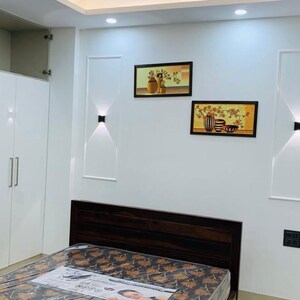 Bedroom in 2 BHK Builder Floor at Sector 52 – for Rent