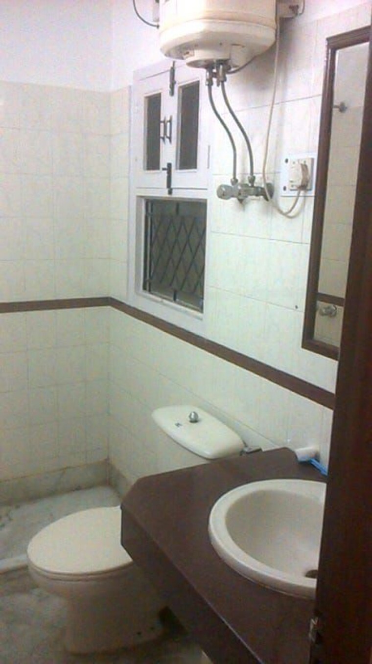 Bathroom, greater kailash i 2 Bedroom 1000 Sq.Ft. Builder Floor In Greater Kailash I Delhi 9932937