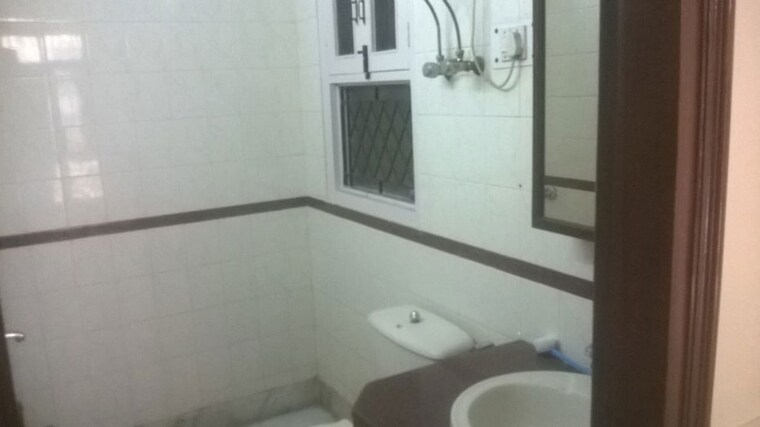Bathroom, greater kailash i 2 Bedroom 1000 Sq.Ft. Builder Floor In Greater Kailash I Delhi 9932937
