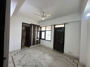 Room in 3 BHK Apartment at Sector 12 – for Rent