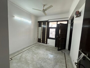 Room in 3 BHK Apartment at Sector 12 – for Rent