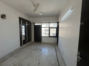 Room in 3 BHK Apartment at Sector 12 – for Rent