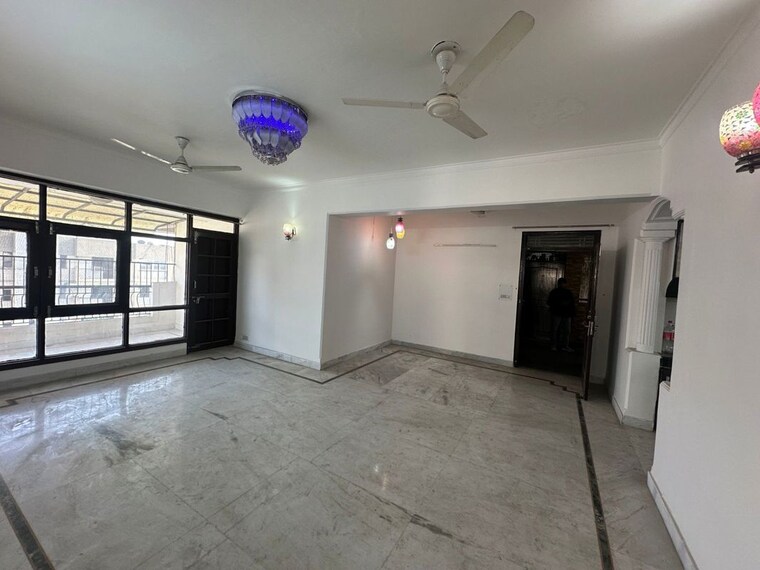 Room, sector 12 3 Bedroom 1500 Sq.Ft. Apartment In Sector 12 Delhi 9932938