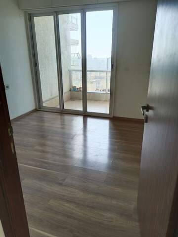 Room in 3 BHK Apartment at Omkar Alta Monte, Malad East – for Rent