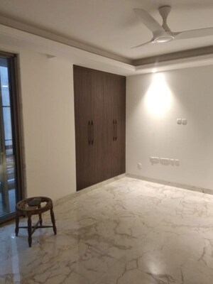 Room in 4 BHK Builder Floor at Panchsheel Enclave – for Rent