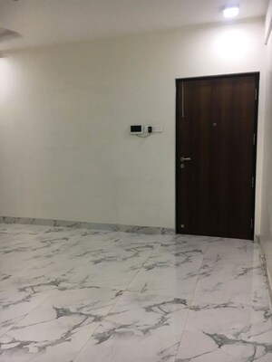 Room in 2 BHK Apartment at Raheja Ridgewood, Goregaon East – for Rent